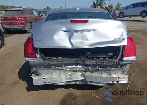 2017 Chrysler 300 300S Awd z USA, uszkodzony, nr VIN 2C3CCAGG0HH567950